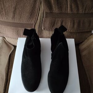 Stylish Black Ankle Boots By Vionic